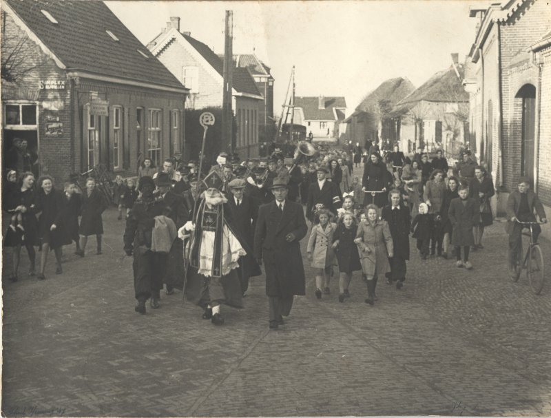 1947-Sint te voet
